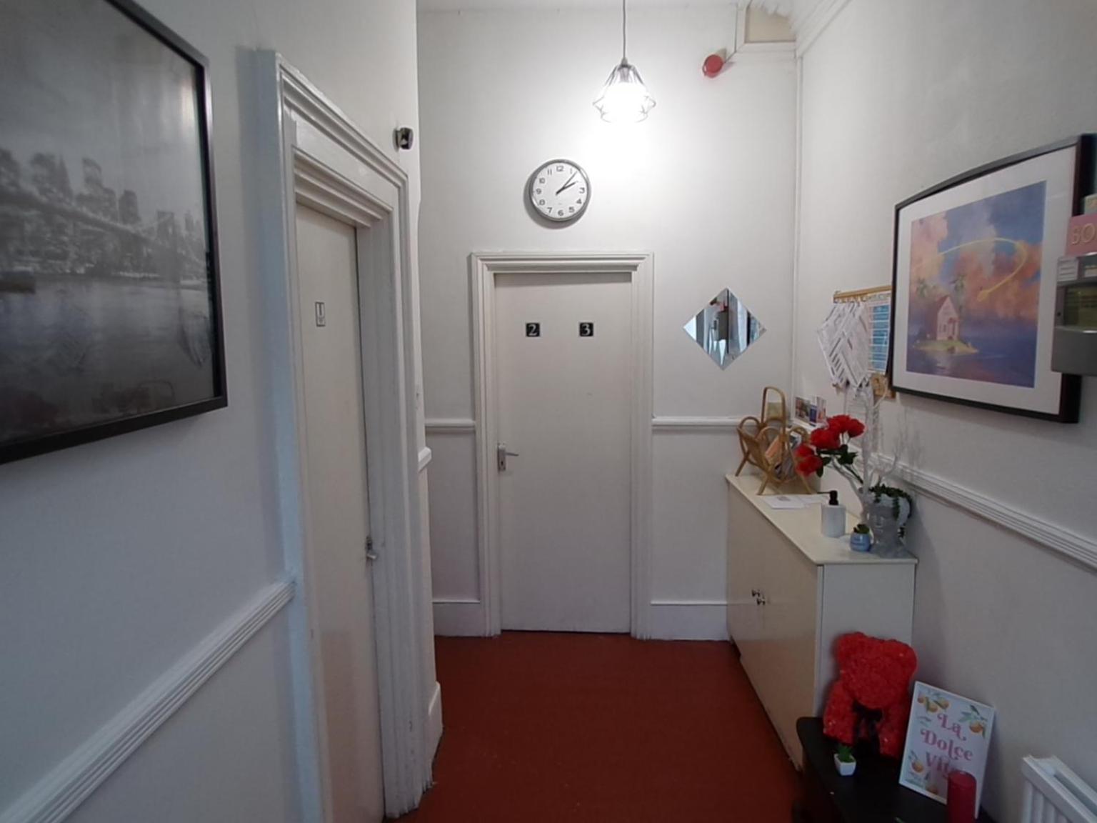 Chiswick Apartments, Center Area Apartment